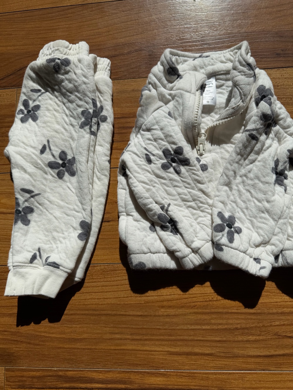 Carter’s 6-9 month White Quilted Floral Sweatpants set